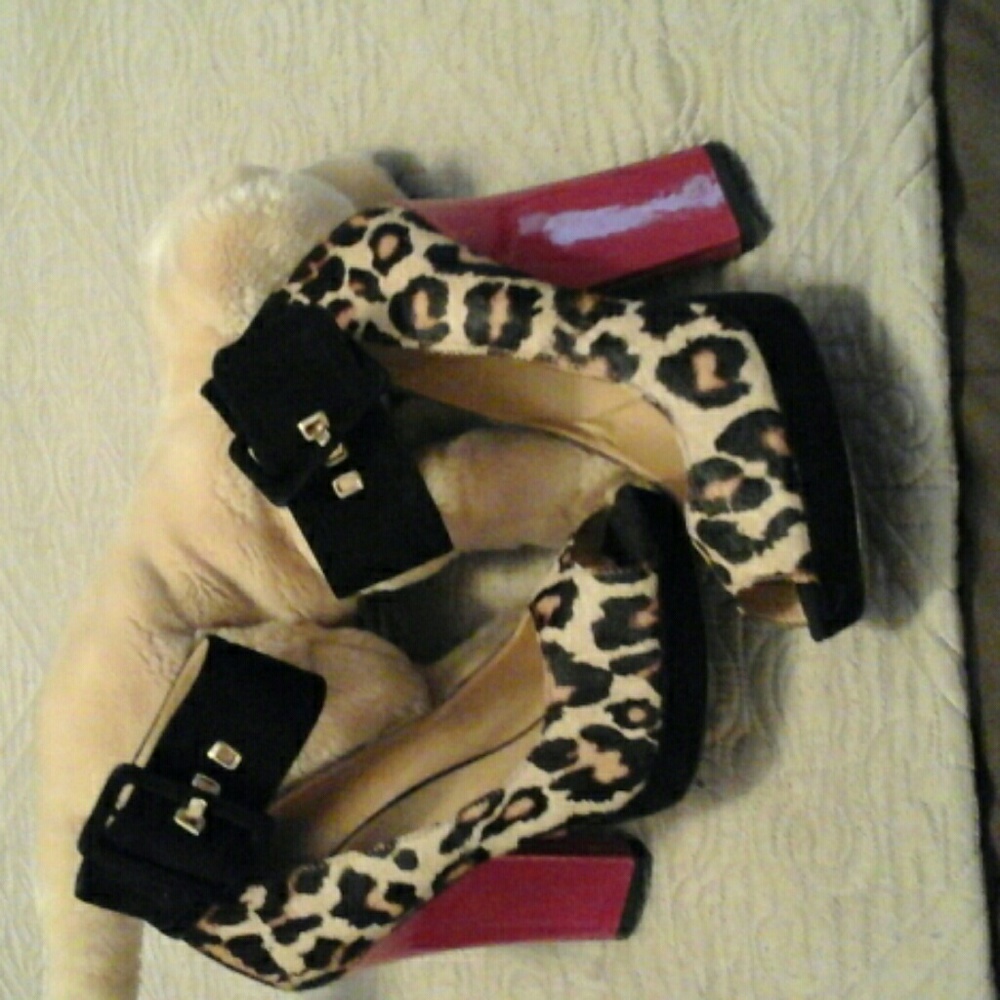Shoes - Picture 3 of 3